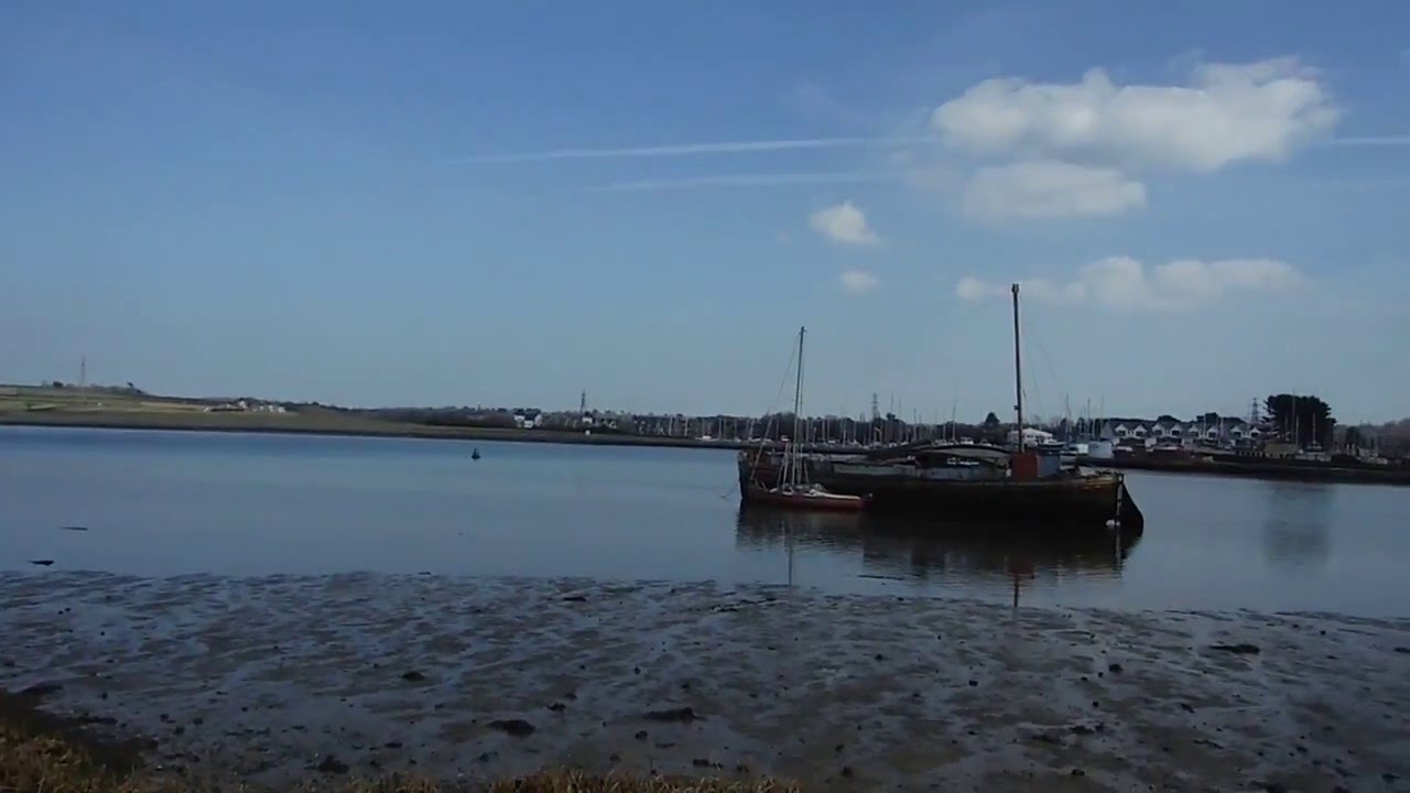Decaying Boats on the Medina River - Isle of Wight (Dangerous Location)