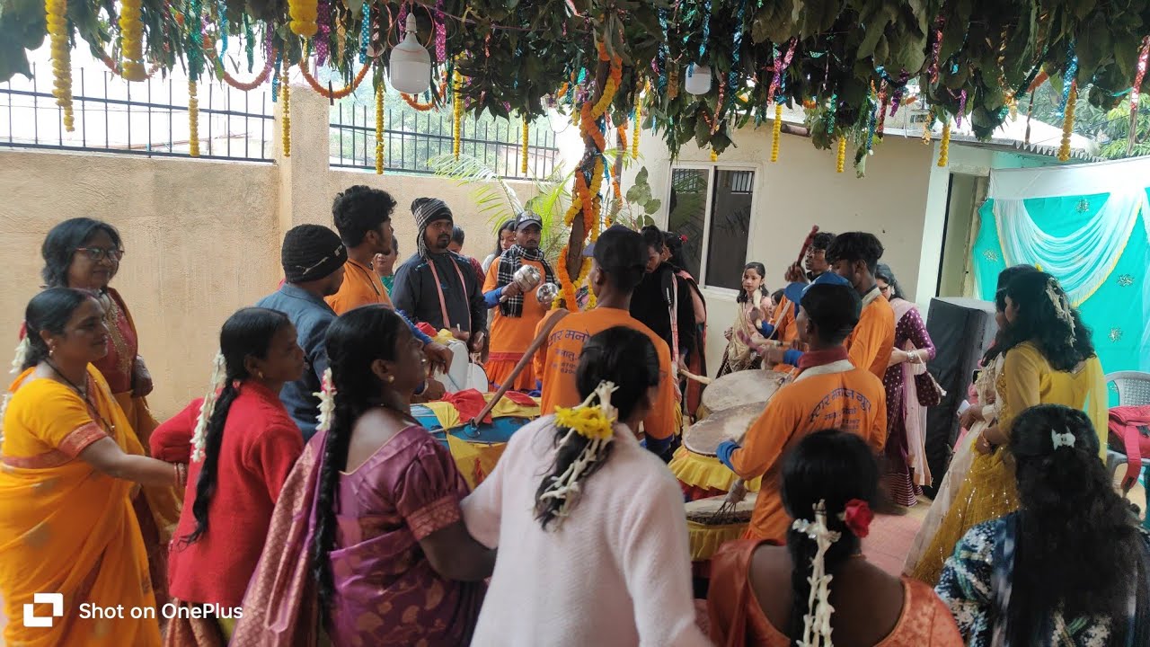 आदिवासी लोगों के शादी में कलसा झूमर नाचते हुए स्टार मनोज ग्रुप मनातू(8709411867)