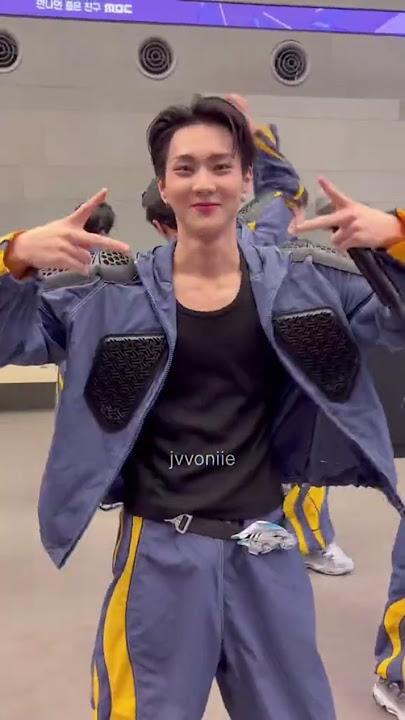 He got all shy 🙈 #enhypen #jungwon #engene