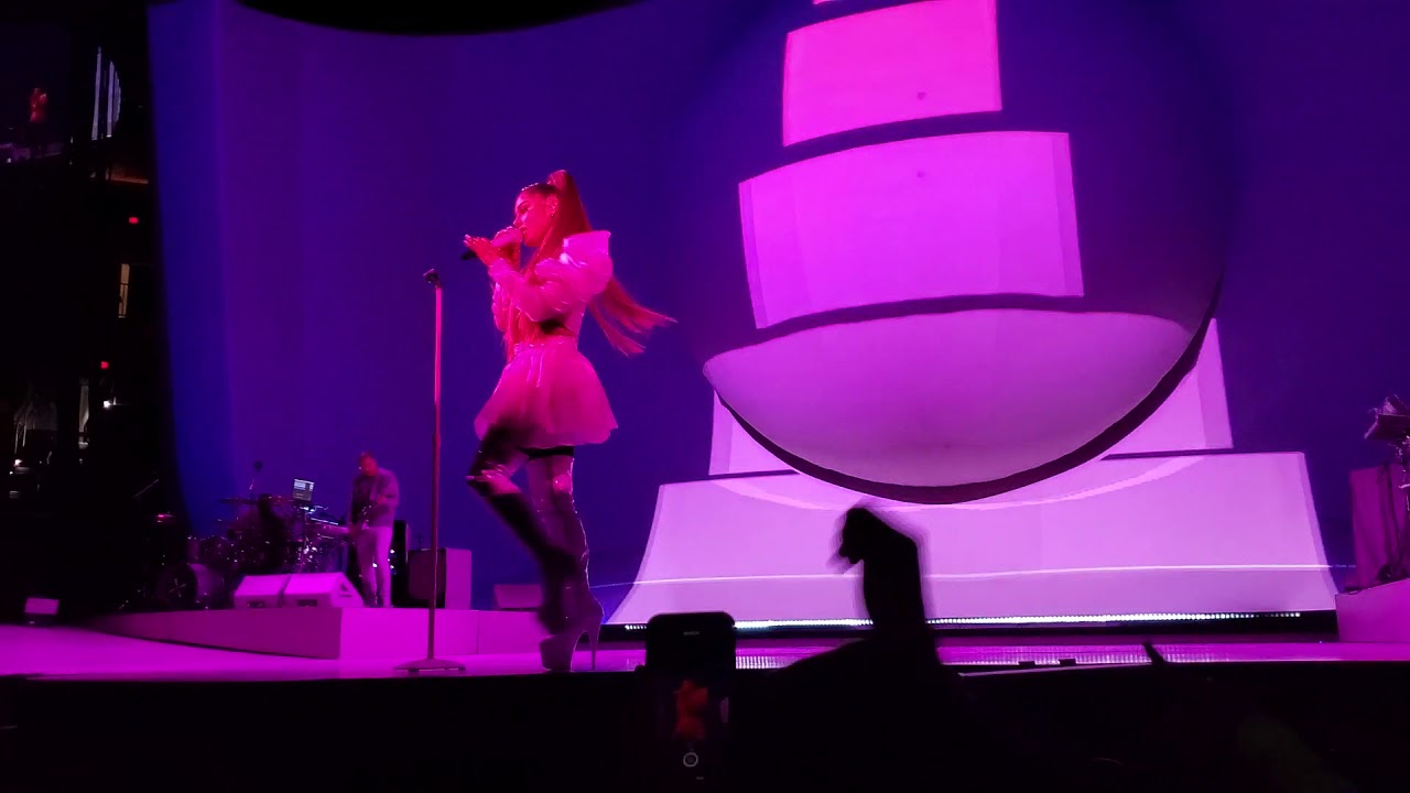 Ariana Grande- sweetner/successful Mash-up (Sweetener Tour 2019 at Capital One Arena)