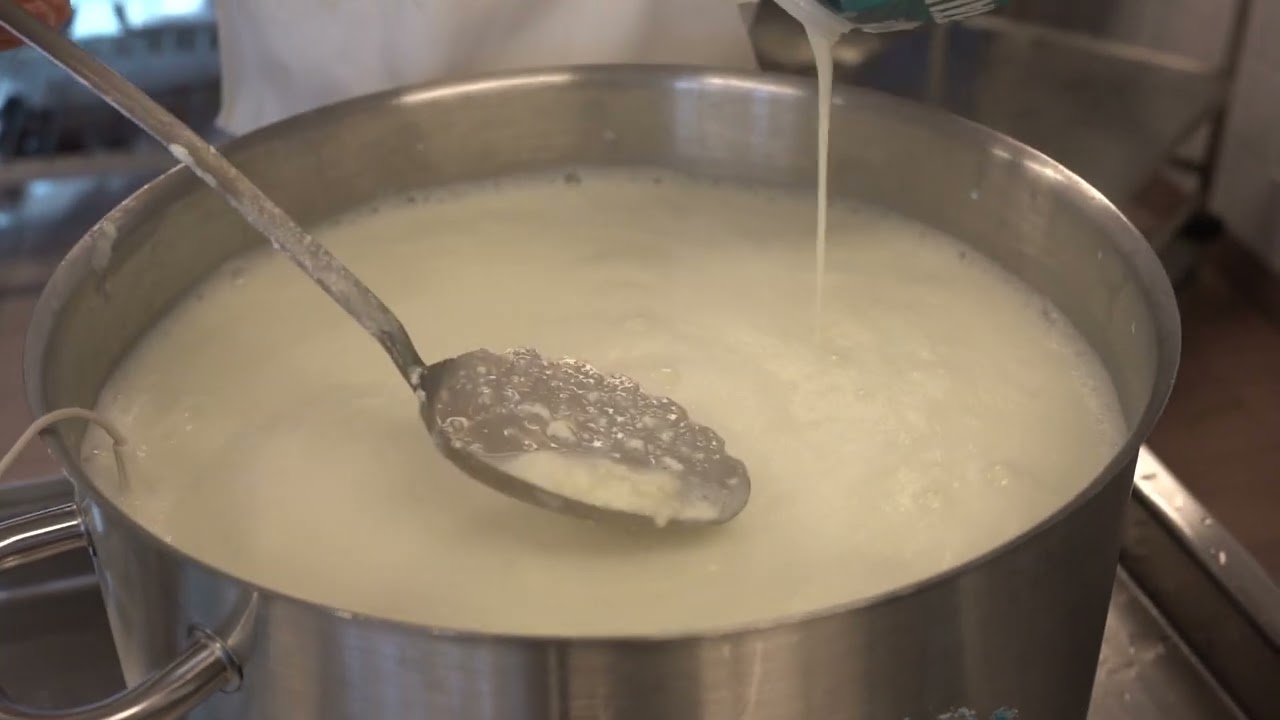 Så här kan du enkelt göra färskost hemma i köket