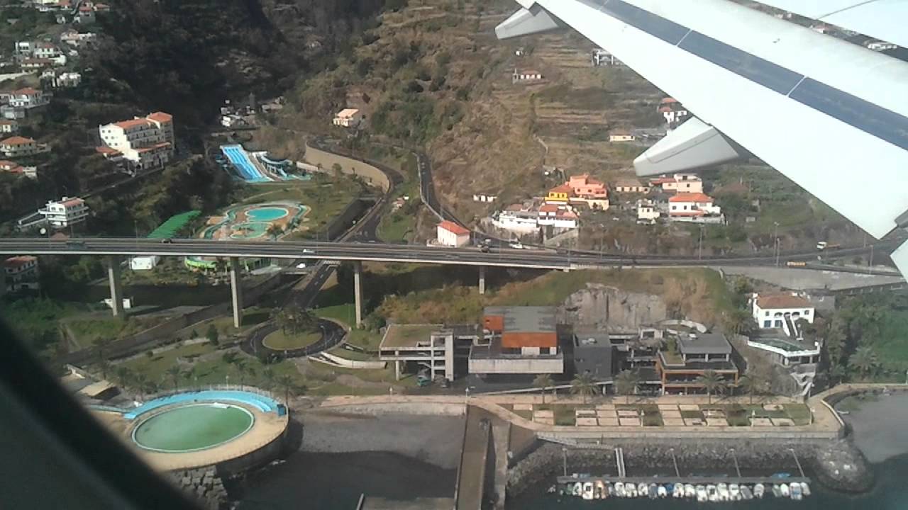 Flughafen Madeira Portugal Anflug Landung Blick Aus Der Kabine flughafen-madeira-portugal-anflug-landung-blick-aus-der-kabine