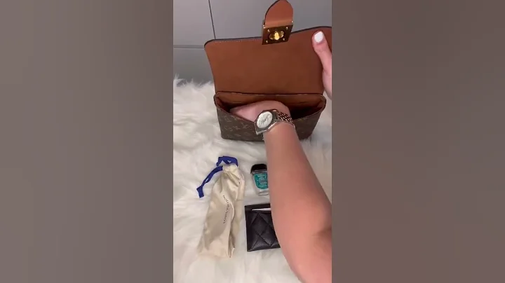 WHAT’S IN MY BAG - LOUIS VUITTON LOCKY BB 😍  #shorts