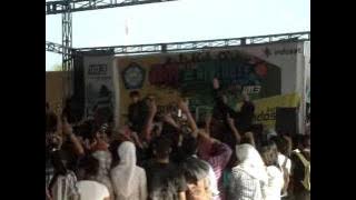 the brantaz - terbujur kaku ( Live at Kediri )