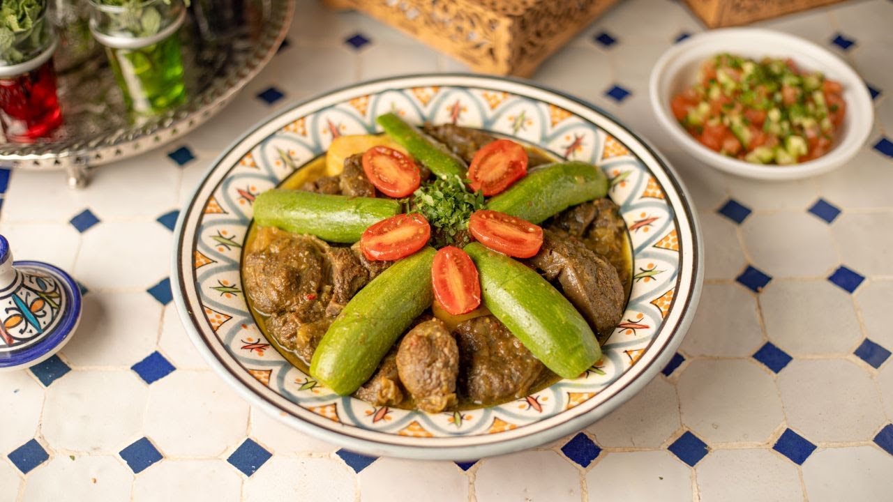 [АНГЛ.] Тажин из говядины с цуккини и орегано | Вкусы Марокко