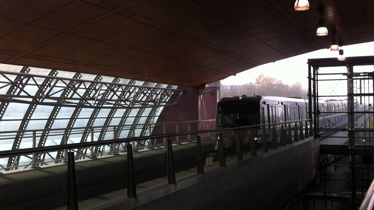 RET Metro Type T (rijtuigen 5238-5221-5203) komt aan op Schiedam Centrum richting Binnenhof