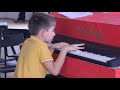 мальчик пианистом