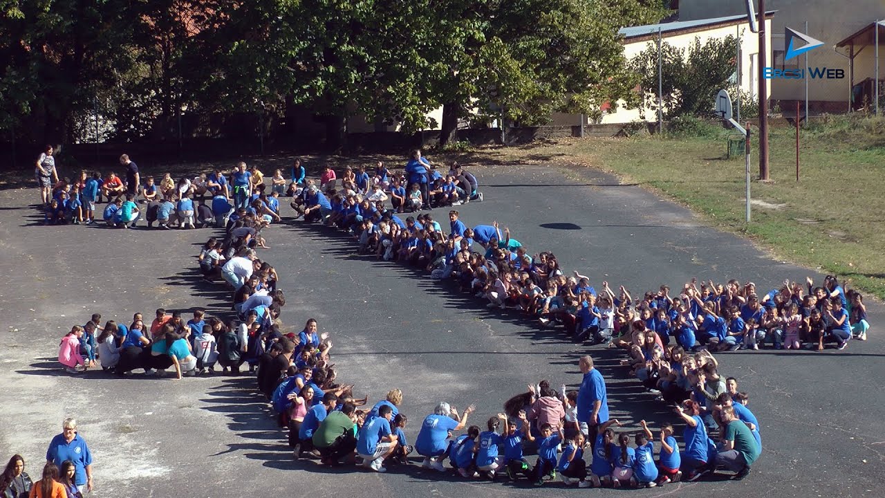 Egy különleges flashmobbal ünnepelte az állatok világnapját az Eötvös József Általános Iskola