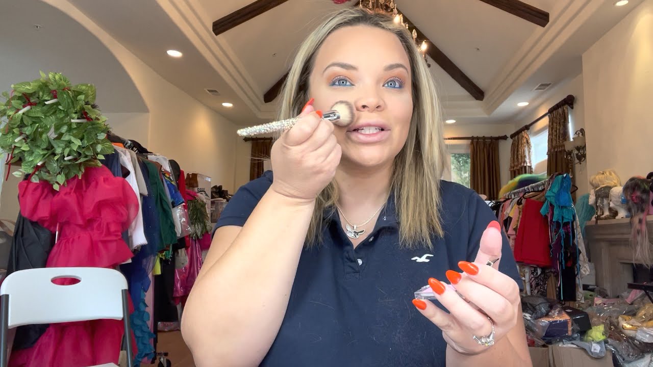 grwm! blue eyeliner. Dior rosy glow. hollister