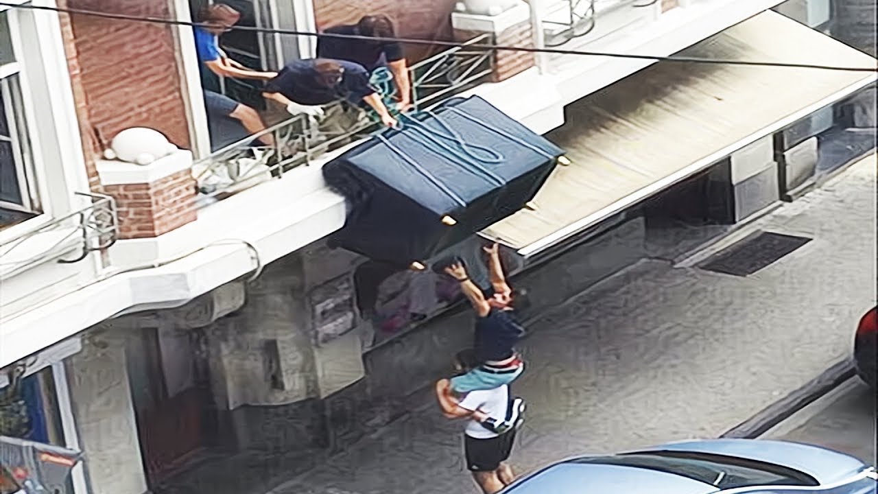 TOTAL IDIOTS AT WORK 