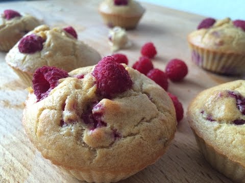 Low Carb Muffins auf die Schnelle: Low Carb Zitronen Muffins ohne Zucker und Mehl selber machen. 