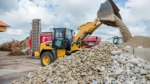 Throttle Lock | Cat® 906M-907M-908M-910M-914M-918M Compact Wheel Loader Operating Tips