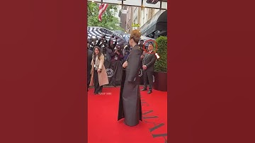 Lisa Attracted All Eyes At The Met Gala !!🤭 #blackpink #kpop #lisa #shortvideo