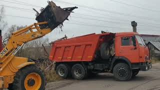 Сгоревшие и ветхие сараи на втором въезде в поселок на «Куринке» убрали. Нет, не администрация…