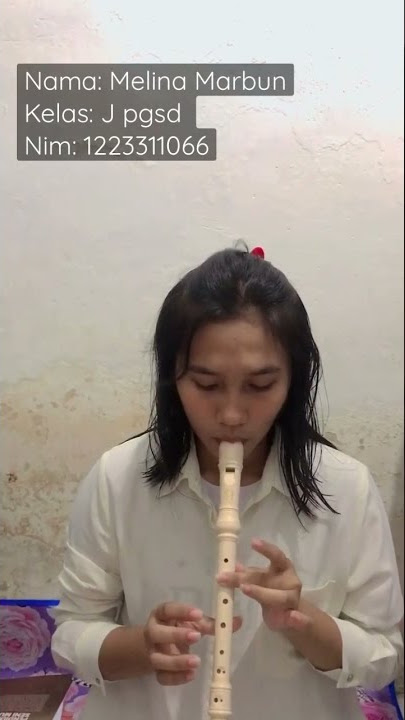 Memainkan lagu sigulempong dengan instrument recorder
