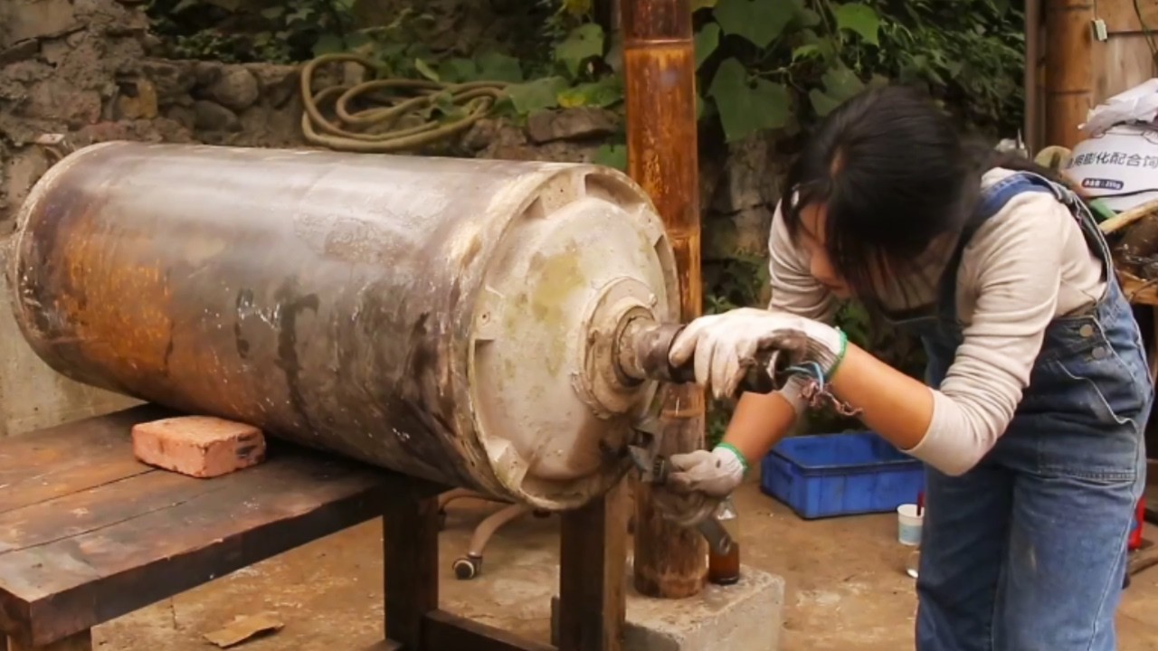 A Genius Girl Repairs A Track Motor For The First Time! An Amazing Challenge!#restoration #machine