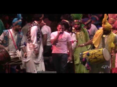 Bikram Singh performing Kawan – Bulldog Bhangra 2008