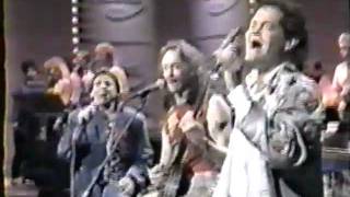 Video thumbnail of "Monkees - What Am I Doing Hangin' 'Round? - Live 1989"