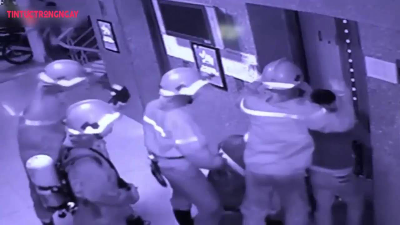 30 phút Giải cứu người trong thang máy ở Sài Gòn bị kẹt | Tin tức trong ngày 24/03