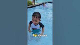 734 MANDI BARENG KAKAK DI KOLAM