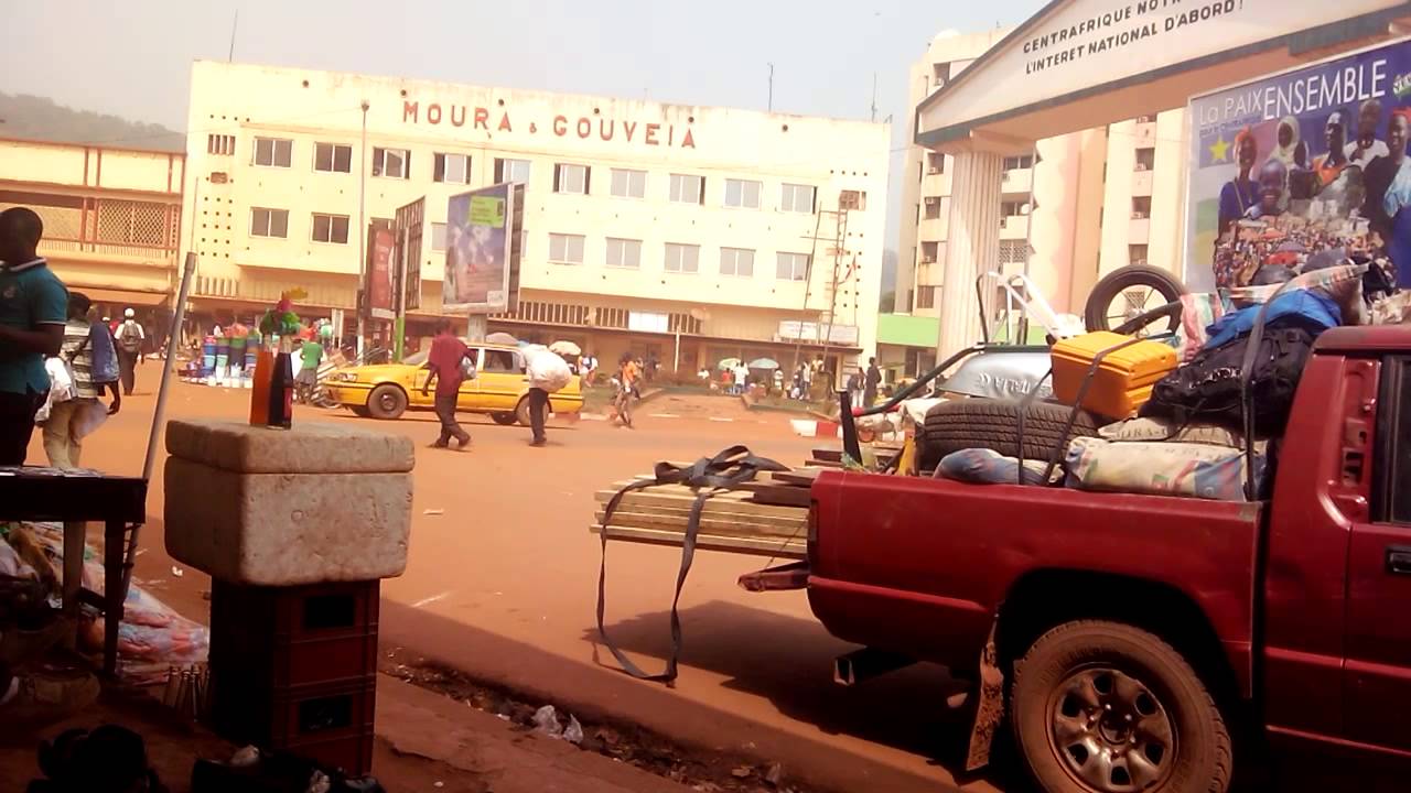 Action Parmis Les Pygmées Ville De Bangui Youtube