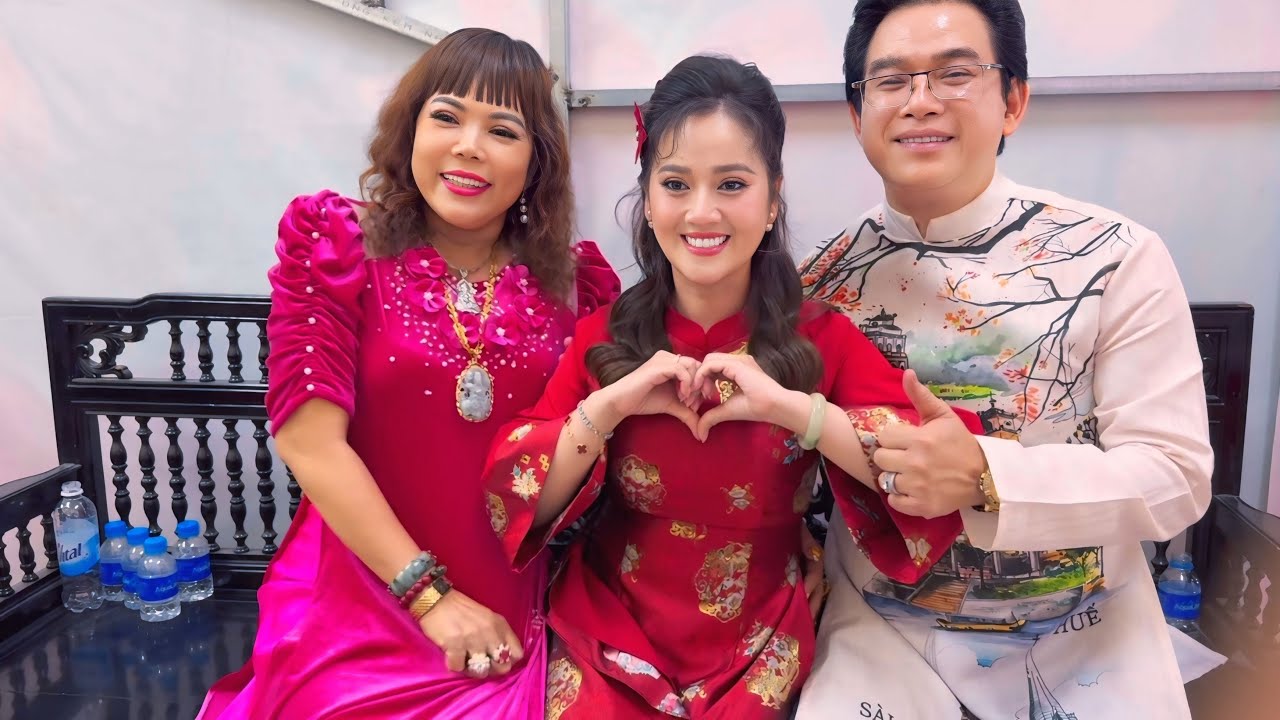 Hồng Loan bất ngờ nhận Lộc Khủng từ nữ NS Thy Nhung tối 17/2 sau đêm diễn