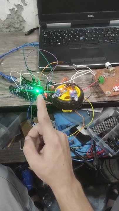 Object tracking robot - YouTube