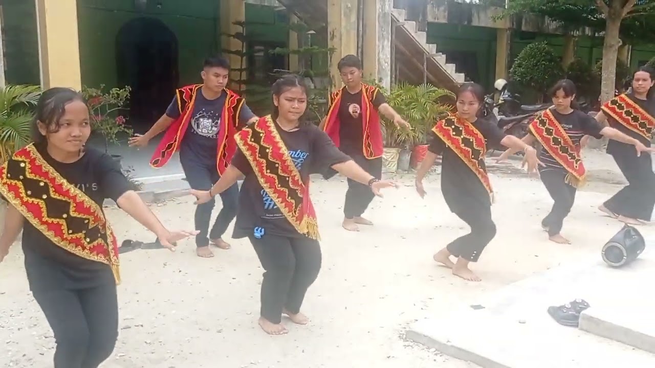 tari Nias, ONO NIHA LE. kelas XII IPA. SMA Advent Pasir putih