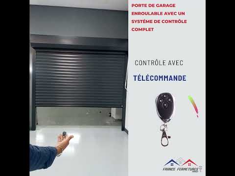 Porte de garage enroulable avec un système de contrôle complet