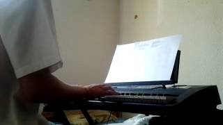 keen'v petite émilie au piano