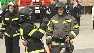 Зарайские пожарные отметили профессиональный праздник показом техники  детям.