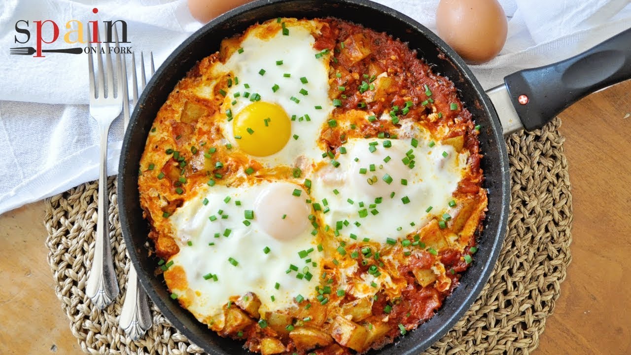 One Pan Breakfast Potatoes and Eggs (VIDEO) - Valentina's Corner