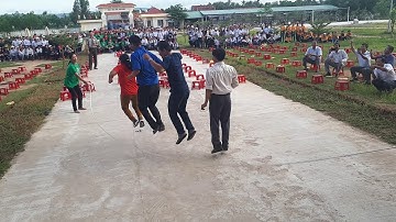 Giáo viên nhảy dây cứu trợ thí sinh trước khi bước vào vòng 2 của Rung chuông Vàng