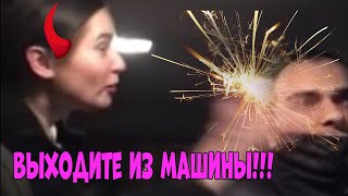 Конфликт в такси / Девушка напала на таксиста