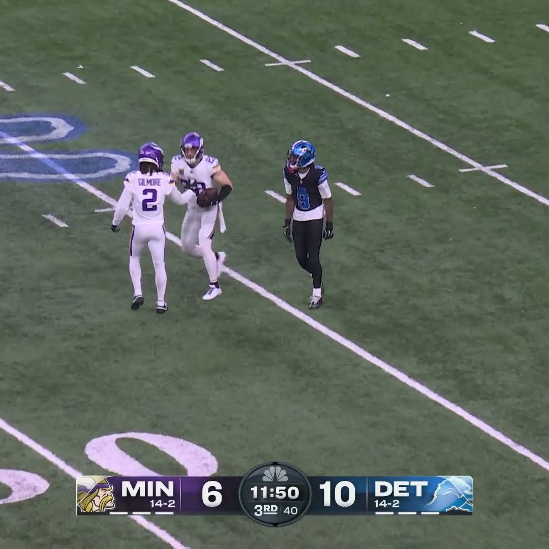 Harrison Smith intercepts the Jared Goff pass vs. Detroit Lions