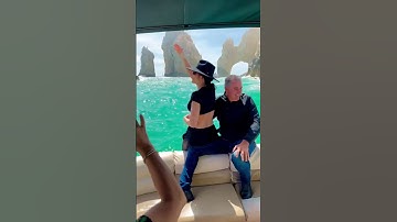 Thumbnail of Ana Bárbara dio concierto improvisado junto al Arco de Los Cabos