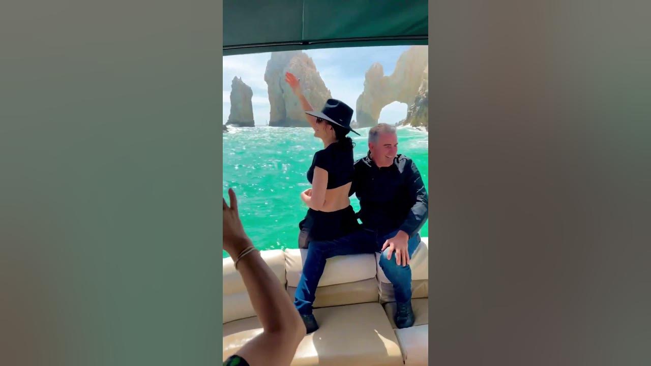 Ana Bárbara dio concierto improvisado junto al Arco de Los Cabos Ana Bárbara dio concierto improvisado junto al Arco de Los Cabos