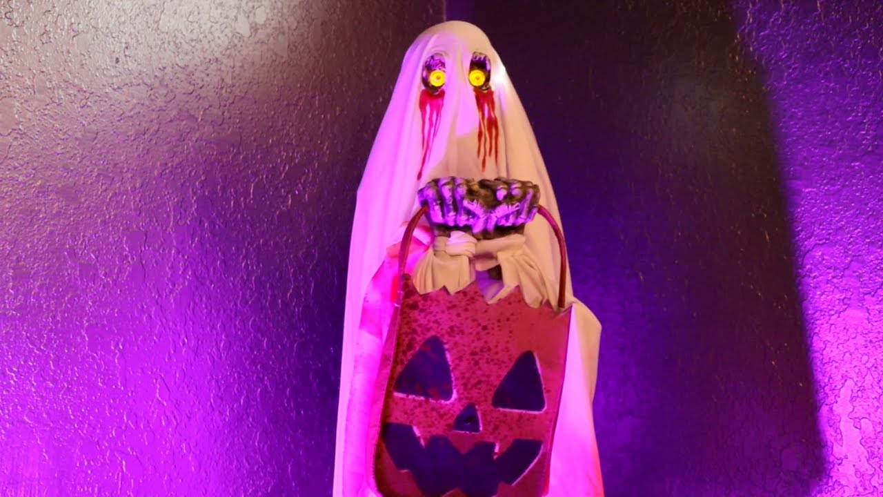 Halloween City 2023 BLOODY GHOST TRICKORTREATER Animatronic UNBOXING