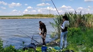 ПОЕХАЛИ С ЖЕНОЙ НА РЫБАЛКУ .ПОЙМАЛИ ОГРОМНОГО КАРПА!!!КЛАССНО ВМЕСТЕ  ПРОВЕЛИ ВЫХОДНОЙ НА ПРИРОДЕ !