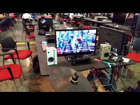 Campus Party 2014 | ¿Cree que sabe jugar Rock Band? pfff esos manes sí
