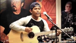 Oncom Hideung - alamku ( live at musicdilounge )