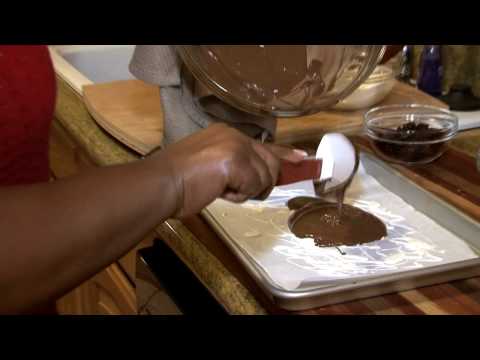 valentine's-day-recipe---homemade-chocolate-bark-(cooking-at-home-with-carolyn)