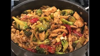 Stir Fried chicken breast stripes with broccoli onions peppers & cashews עוף מוקפץ פצצה!!!!
