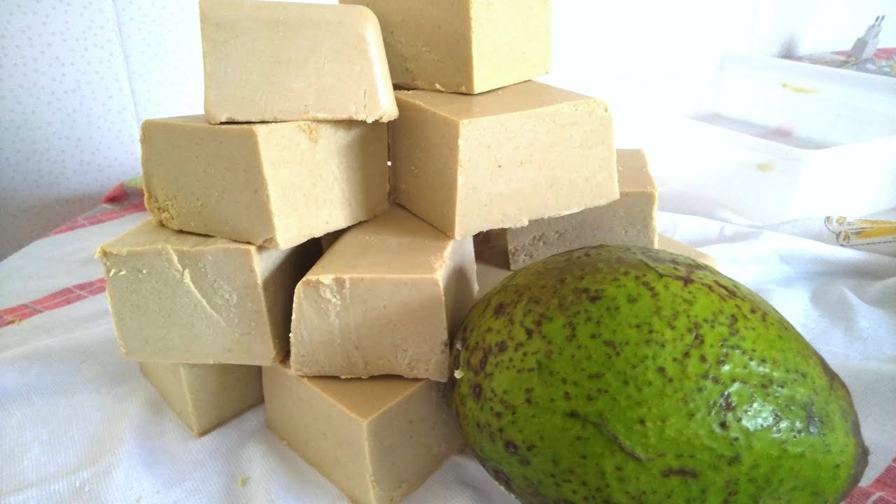 tem abacate estragando ai ??  não pode desperdício jamais vamos fazer sabão pra vender 🤑🤑🤑🥑🥑🥑🥑