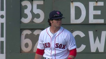 PIT@BOS: Benintendi makes running catch in left