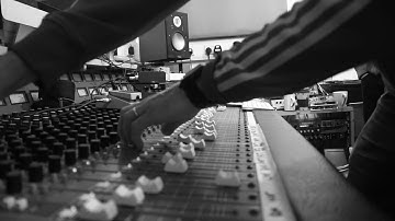 Om Unit - The Struggle (Dubkasm version - raw studio footage)