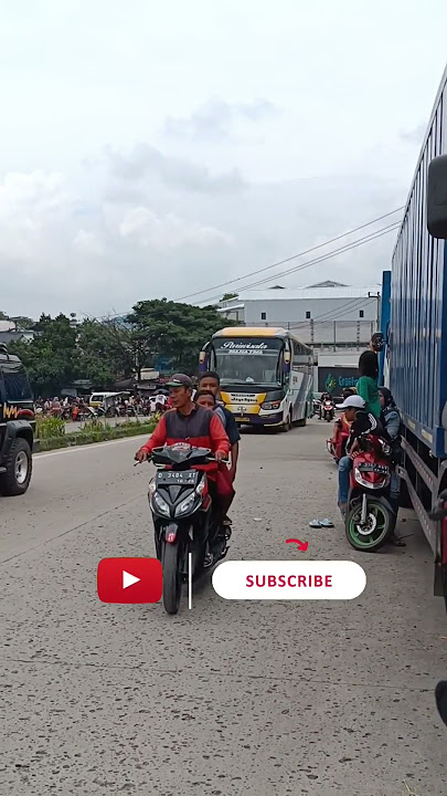 yang penting happy liat busnya👍😂#telolet #bustelolet #lucu #automobile #shorts