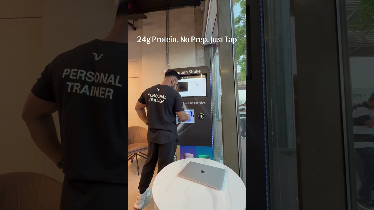 Dubai’s Smart Protein Shake Machine in Action 🥤💪 