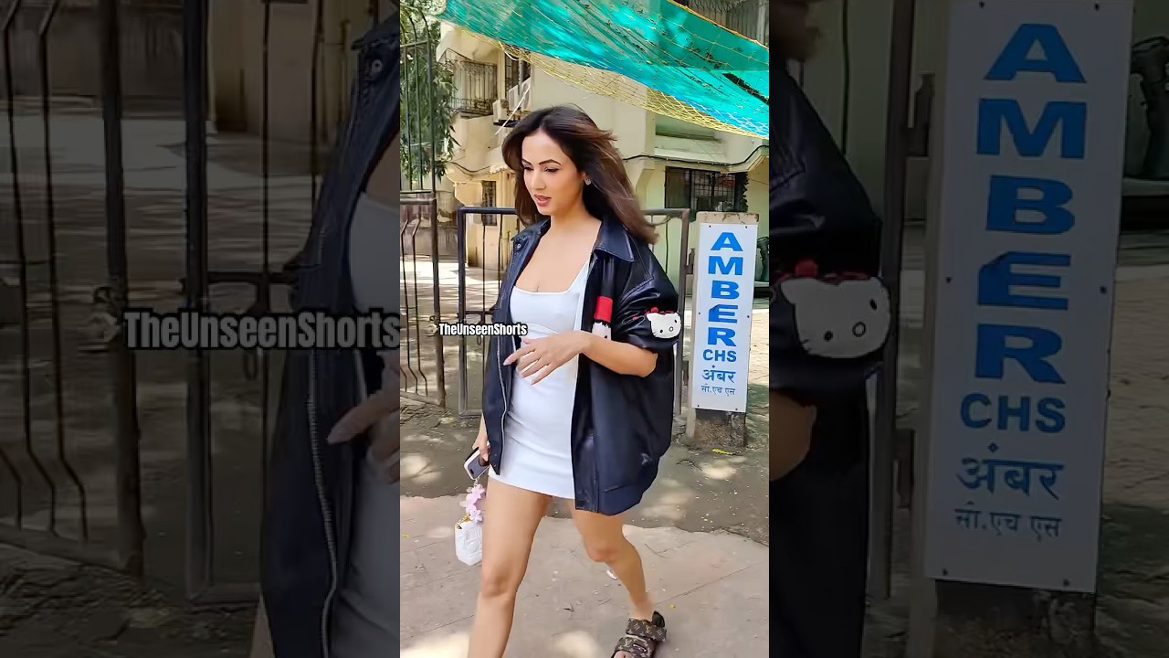 Sonal Chauhan🔥looks so stunning|