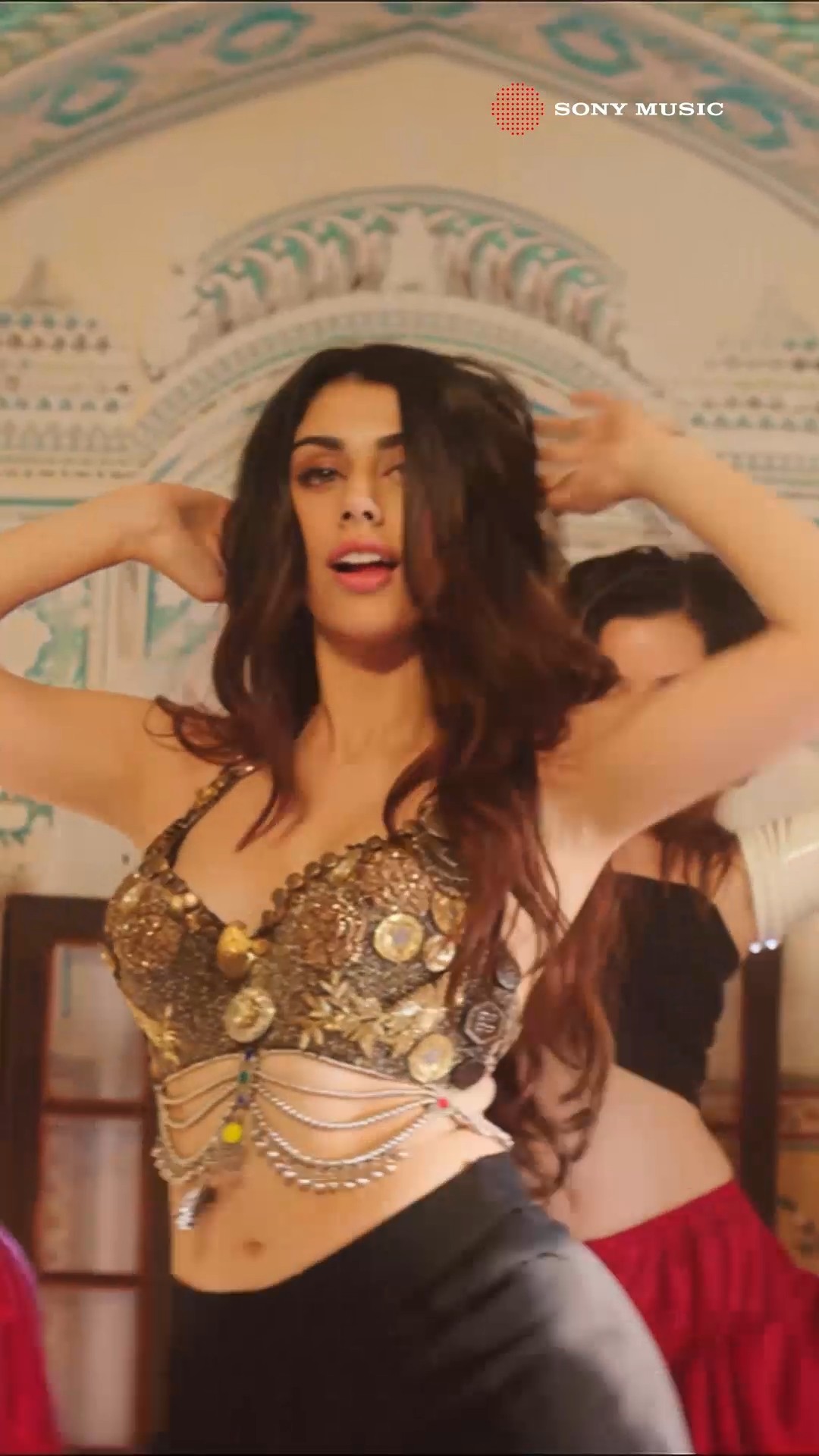She Move It Like – the ultimate dance anthem! ??#shemoveitlike #badshah #warinahussain